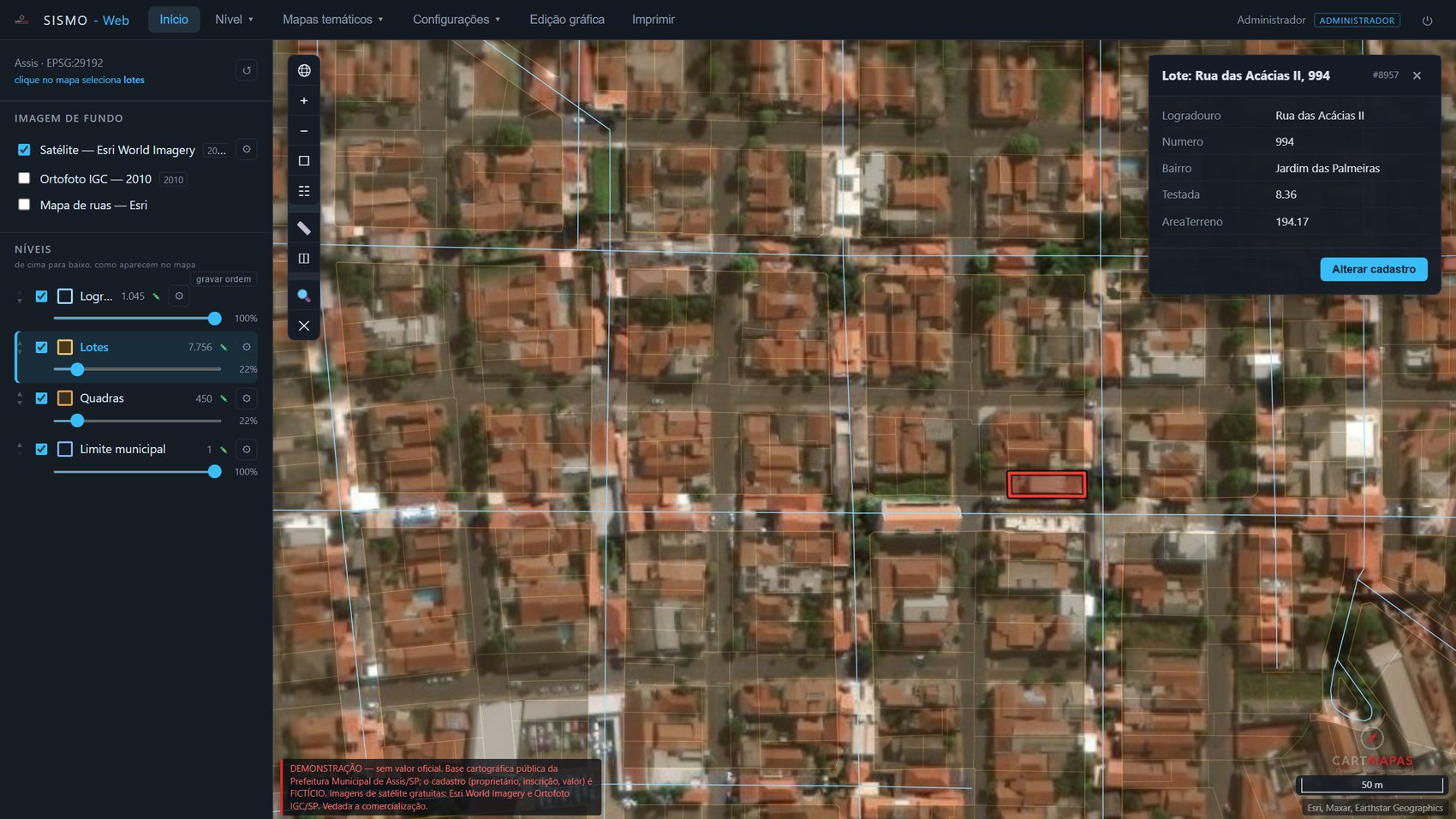 Ficha de um lote aberta sobre o mapa, com o lote selecionado destacado em vermelho